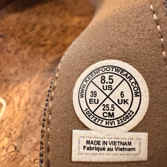 Keen women’s tan Sandals - Picture 9 of 10